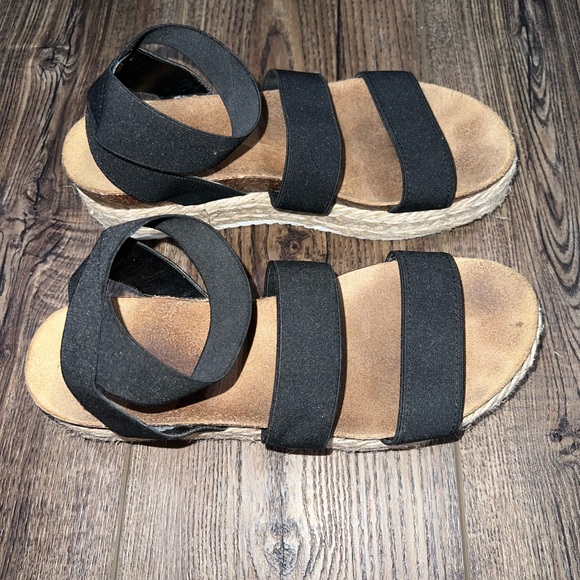 Steve Madden platform sandals - Picture 2 of 4